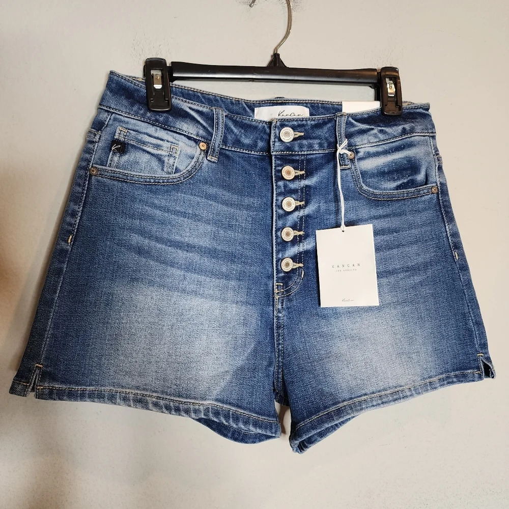 NWT Kancan highrise Exposed button stretch denim shorts. Size 11 or 29.
